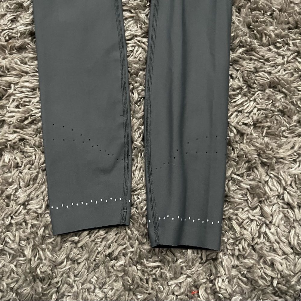 Lululemon zeroed in leggings 27” size 6 - Picture 2 of 6